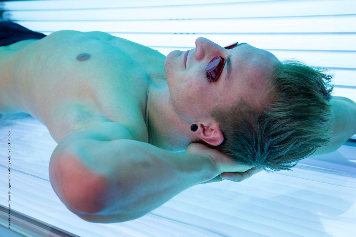 Beitragstitel: Ob in der Sonne oder im Solarium – unter UV-Einstrahlung werden Endorphine freigesetzt. Beitragsbild: Ob in der Sonne oder im Solarium – unter UV-Einstrahlung werden Endorphine freigesetzt.