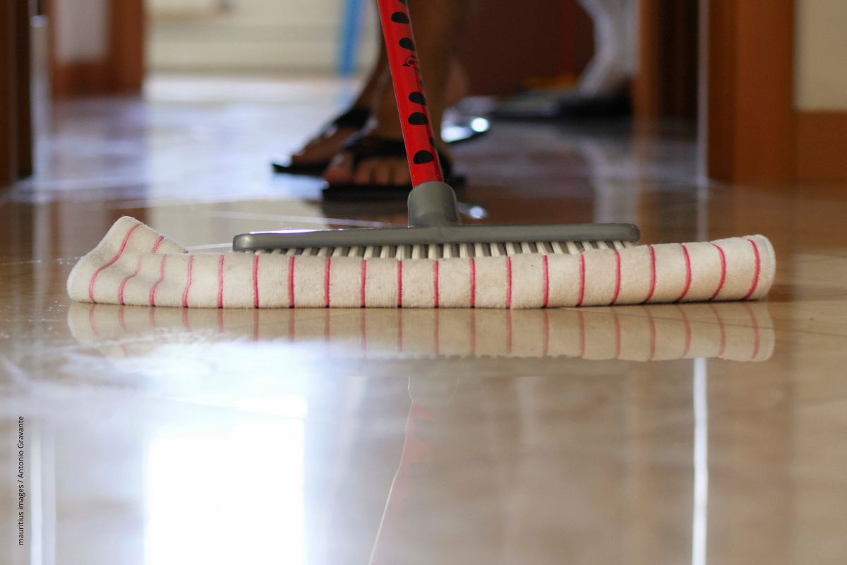 Beitragstitel: Beim Putzen gelangen aus den Reinigungsmitteln gefährliche Partikel in die Luft. Beitragsbild: Beim Putzen gelangen aus den Reinigungsmitteln gefährliche Partikel in die Luft.