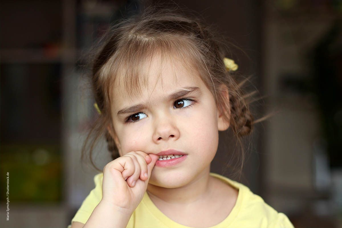Beitragstitel: Stress ist ein Grund, warum Kinder an den Nägeln kauen. Beitragsbild: Stress ist ein Grund, warum Kinder an den Nägeln kauen.
